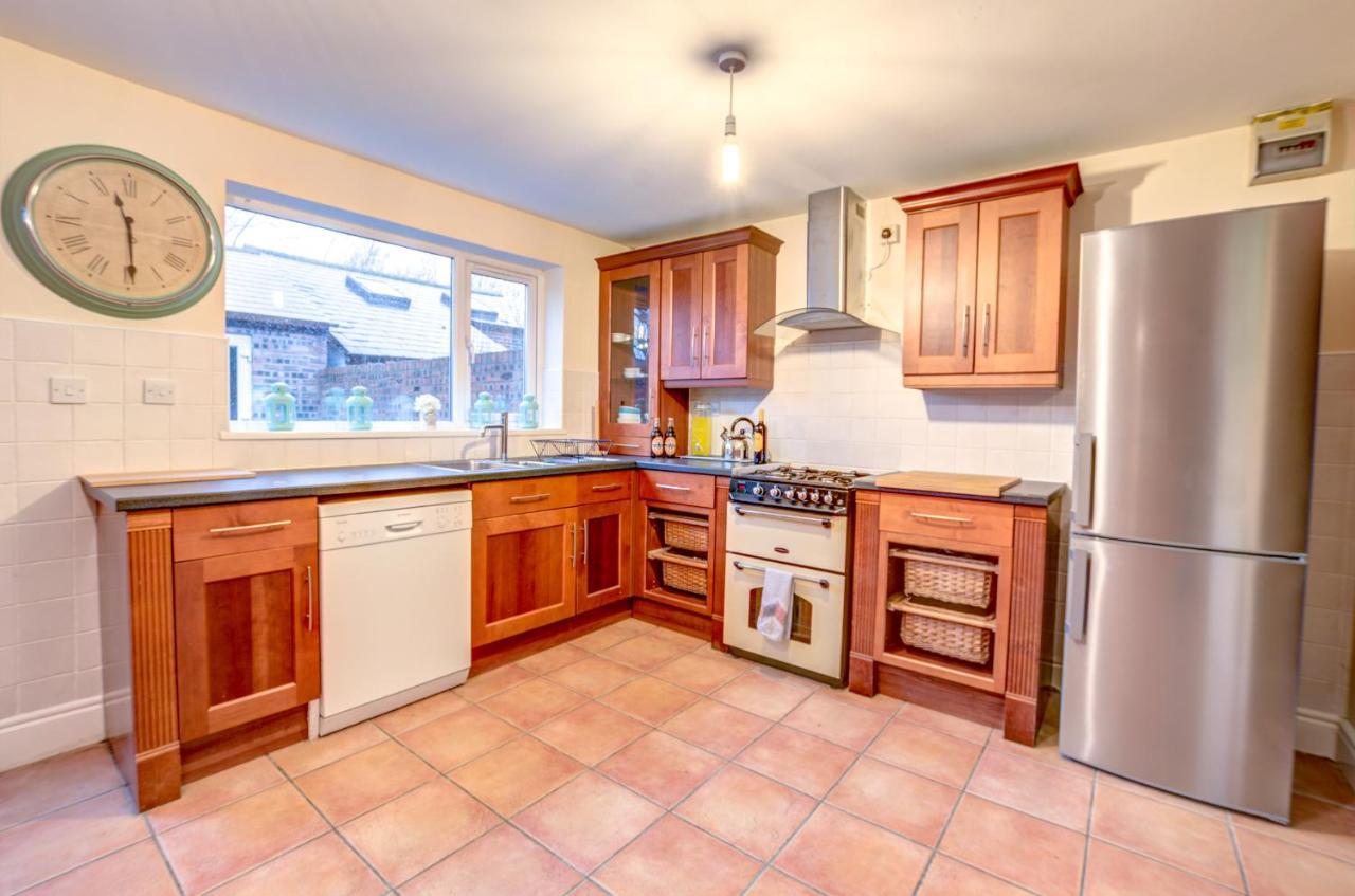 Premium 4-Bed Room House. Great Central Location. Gosforth  Bagian luar foto